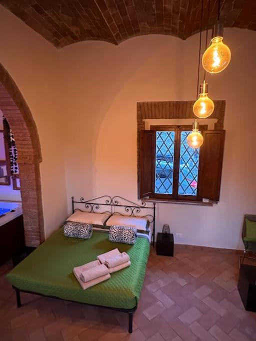Relax Nella Jacuzzi In Toscana กอลเลวัลเดลซา ภายนอก รูปภาพ
