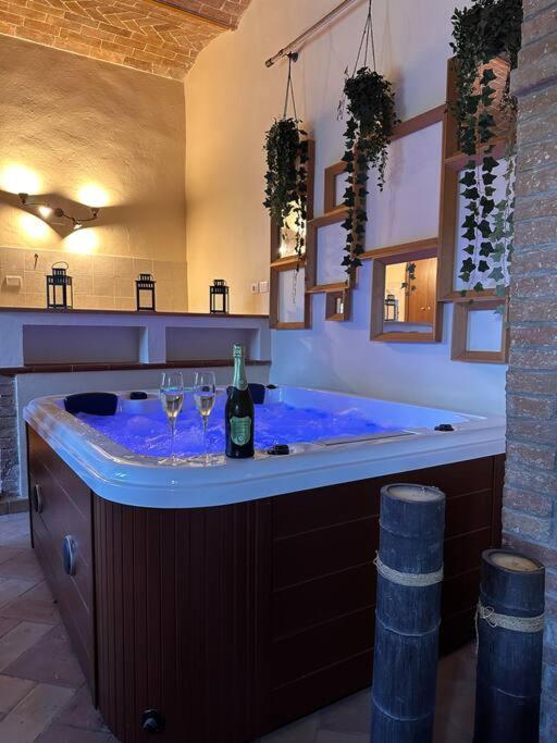 Relax Nella Jacuzzi In Toscana กอลเลวัลเดลซา ภายนอก รูปภาพ