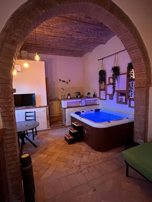 Relax Nella Jacuzzi In Toscana กอลเลวัลเดลซา ภายนอก รูปภาพ