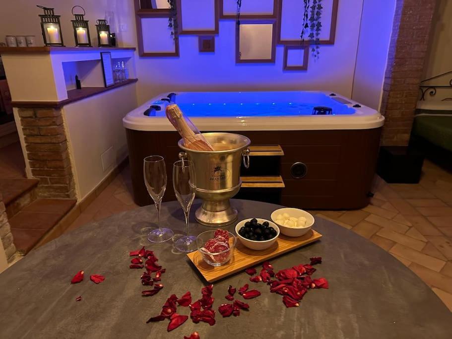 Relax Nella Jacuzzi In Toscana กอลเลวัลเดลซา ภายนอก รูปภาพ